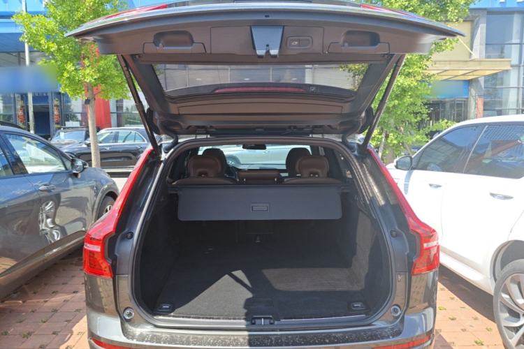 Used Volvo XC60 2022 B5 4x4 Zhiyi Luxury Edition Trunk