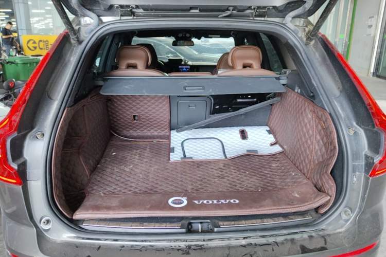 Used Volvo XC60 2022 B5 4x4 Zhiyi Luxury Edition Trunk