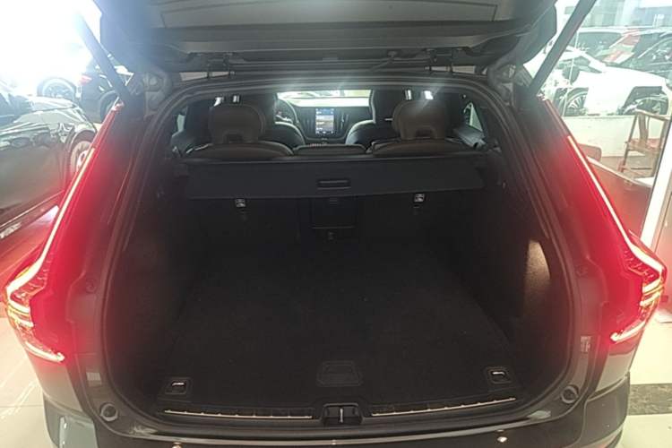 Used Volvo XC60 2022 B5 4x4 Zhiyi Luxury Edition Trunk
