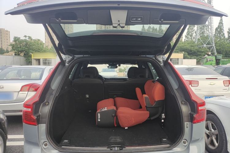 Used Volvo XC60 2022 B5 4x4 Smart & Advanced Sport Edition Trunk