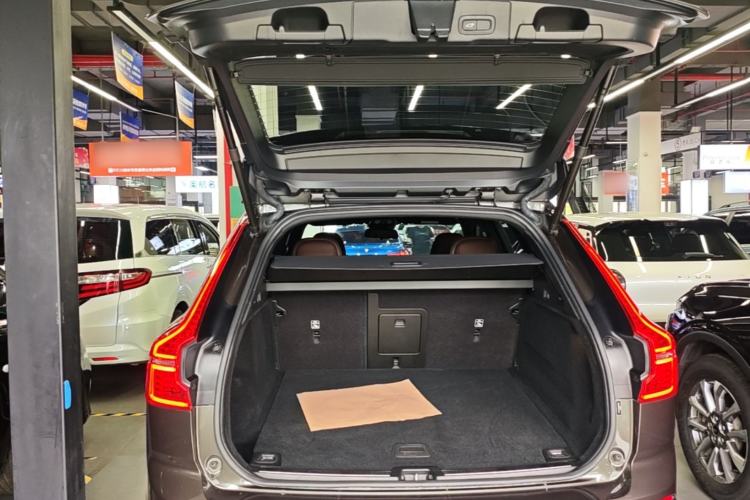 Used Volvo XC60 2022 B5 4x4 Zhiyi Luxury Edition Trunk