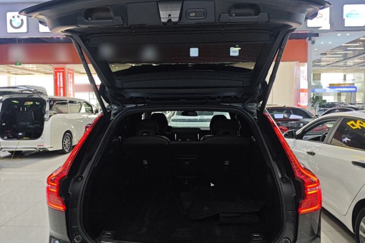 Used Volvo XC60 2022 B5 4x4 Zhiyi Luxury Edition Trunk