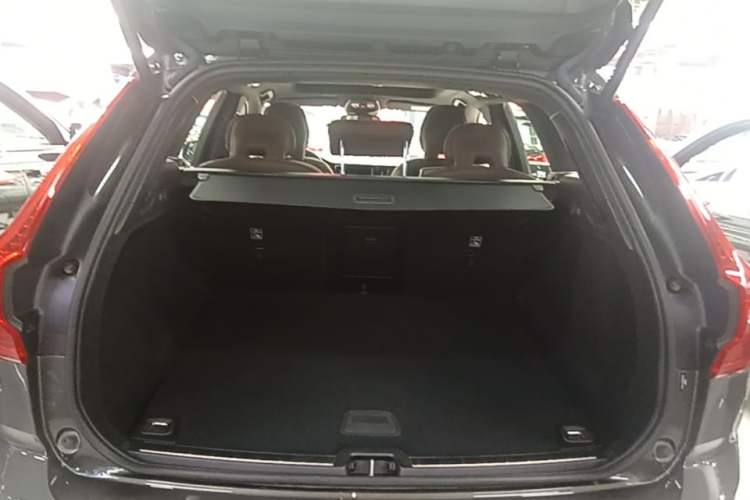 Used Volvo XC60 2022 B5 4x4 Zhiyi Luxury Edition Trunk