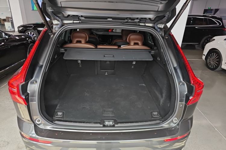 Used Volvo XC60 2022 B5 4x4 Smart Luxury Edition Trunk