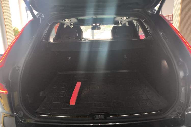 Used Volvo XC60 2022 B5 4x4 Smart Luxury Edition Trunk