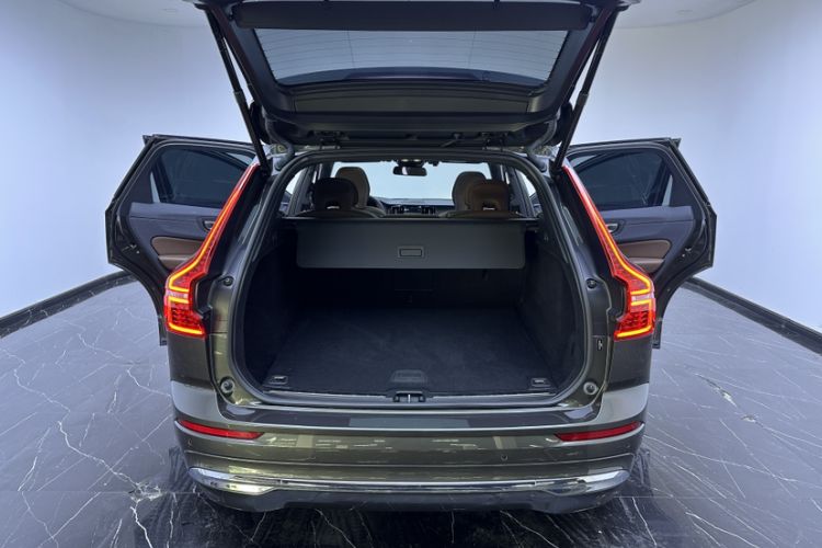 Used Volvo XC60 2022 B5 4x4 Zhiyi Luxury Edition Trunk