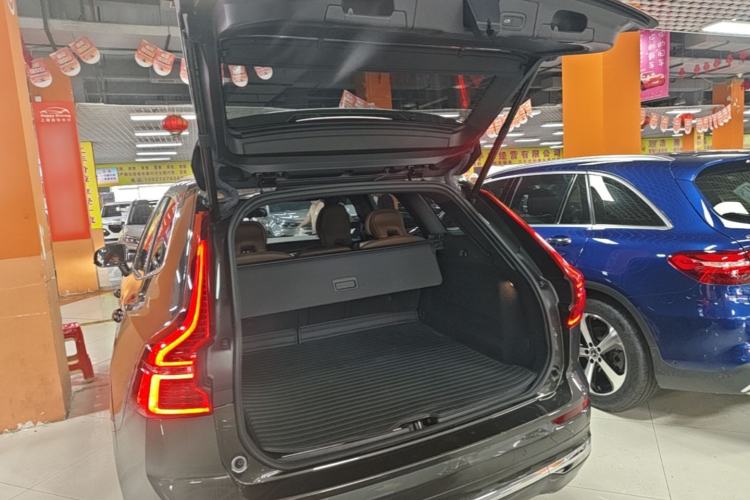 Used Volvo XC60 2022 B5 4x4 Smart Luxury Edition Trunk