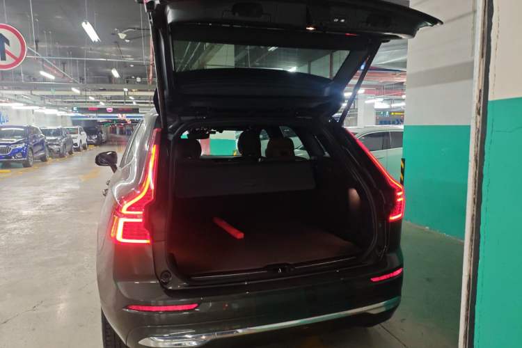 Used Volvo XC60 2022 B5 4x4 Smart Luxury Edition Trunk