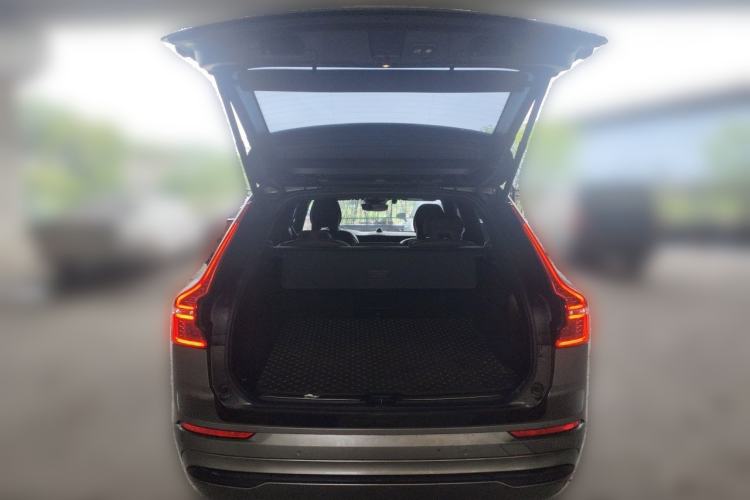 Used Volvo XC60 2022 B5 4x4 Smart Luxury Edition Trunk