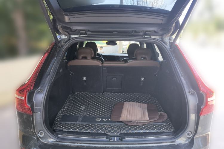 Used Volvo XC60 2022 B5 4x4 Smart Luxury Edition Trunk