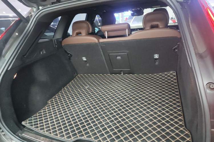 Used Volvo XC60 2022 B5 4x4 Smart Luxury Edition Trunk