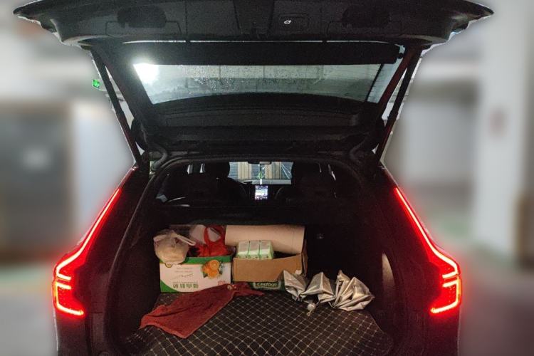Used Volvo XC60 2022 B5 4x4 Zhiyi Luxury Edition Trunk