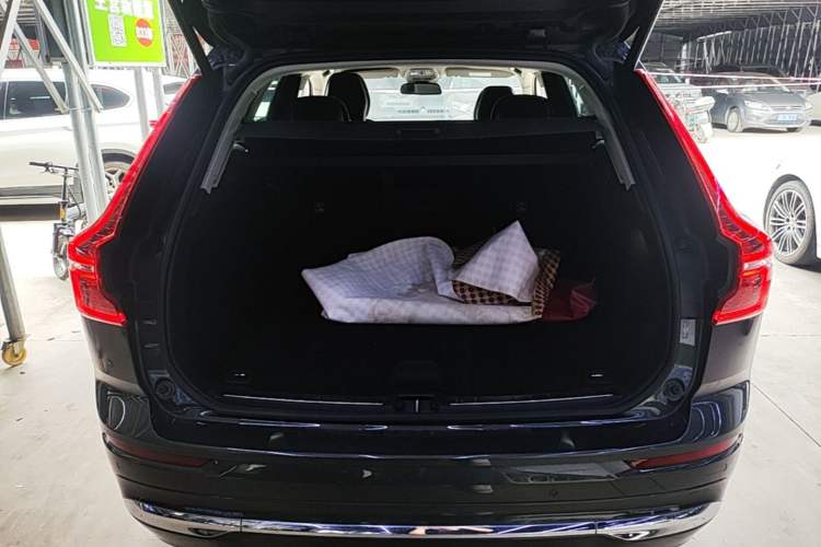 Used Volvo XC60 2022 B5 4x4 Zhiyi Luxury Edition Trunk