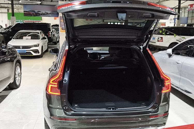 Used Volvo XC60 2022 B5 4x4 Zhiyi Luxury Edition Trunk