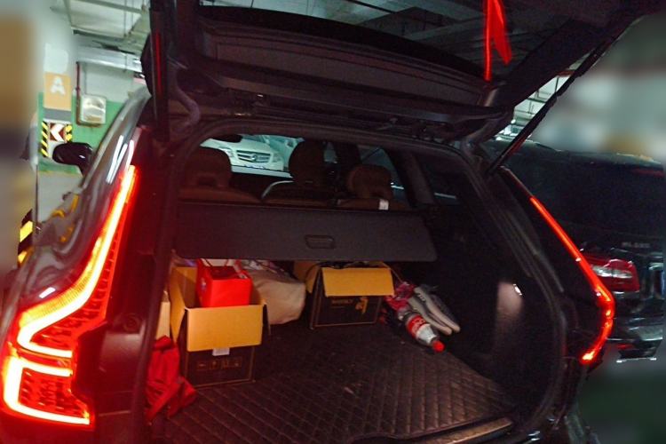 Used Volvo XC60 2022 B5 4x4 Smart Luxury Edition Trunk