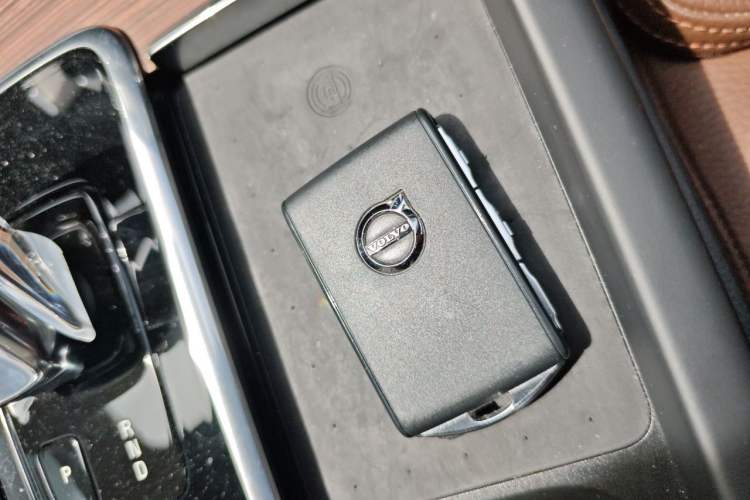 Used Volvo XC60 2022 B5 4x4 Smart Luxury Edition Vehicle Key