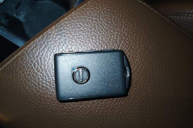 Used Volvo XC60 2022 B5 4x4 Smart Luxury Edition Vehicle Key