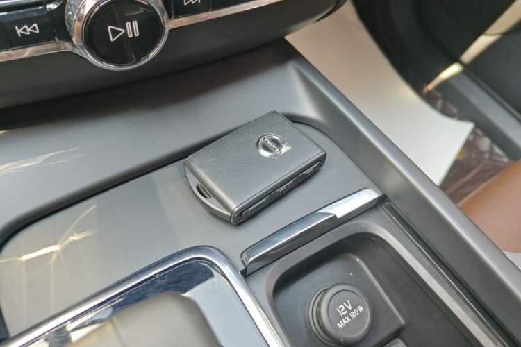 Used Volvo XC60 2022 B5 4x4 Zhiyi Luxury Edition Vehicle Key