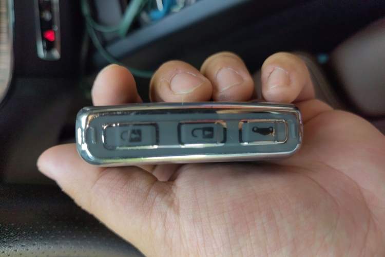 Used Volvo XC60 2022 B5 4x4 Zhiyi Luxury Edition Vehicle Key