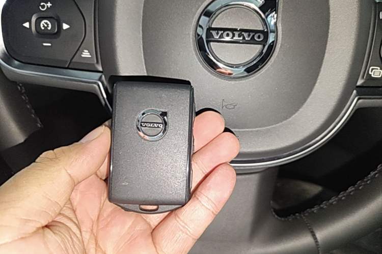Used Volvo XC60 2022 B5 4x4 Zhiyi Luxury Edition Vehicle Key