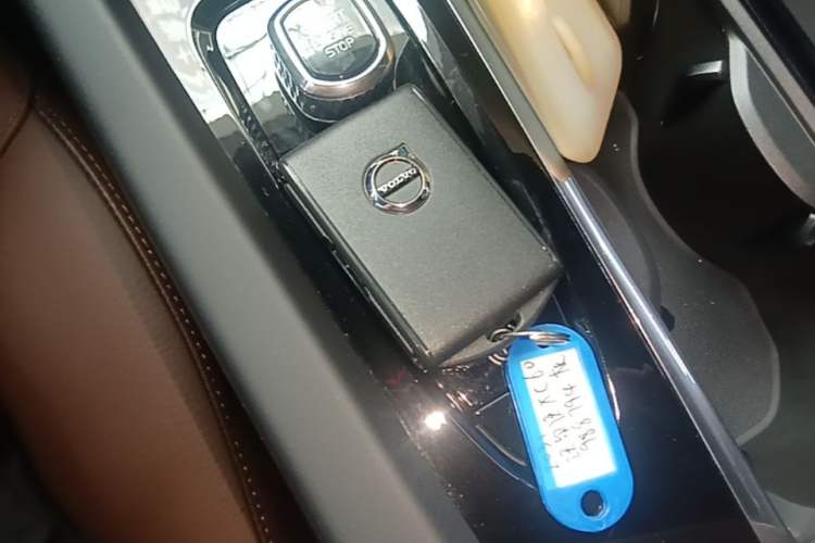 Used Volvo XC60 2022 B5 4x4 Zhiyi Luxury Edition Vehicle Key