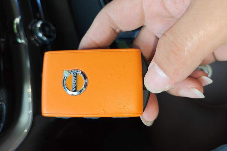 Used Volvo XC60 2022 B5 4x4 Zhiyi Luxury Edition Vehicle Key
