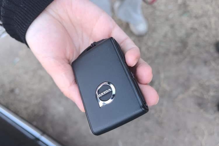 Used Volvo XC60 2022 B5 4x4 Zhiyi Luxury Edition Vehicle Key