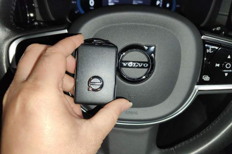Used Volvo XC60 2022 B5 4x4 Smart Luxury Edition Vehicle Key