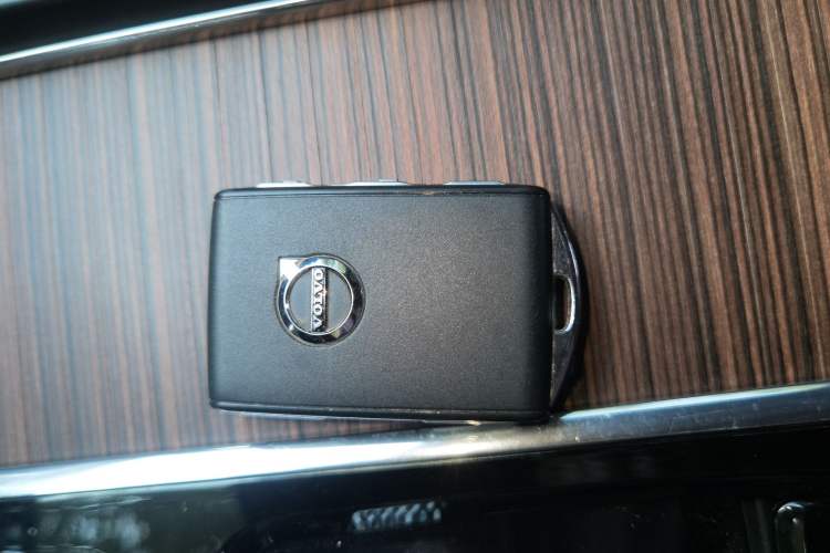 Used Volvo XC60 2022 B5 4x4 Smart Luxury Edition Vehicle Key