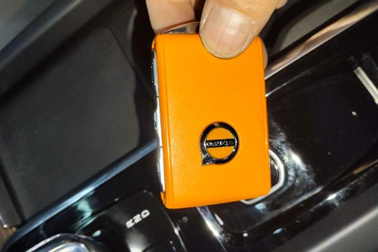 Used Volvo XC60 2022 B5 4x4 Smart Luxury Edition Vehicle Key
