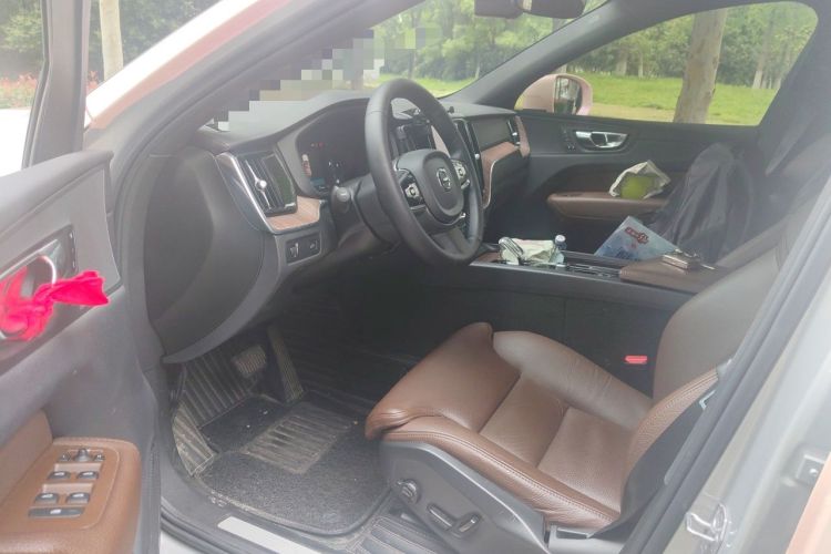 Used Volvo XC60 2022 B5 4x4 Smart Luxury Edition Driver Seat