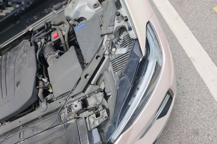Used Volvo XC60 2022 B5 4x4 Smart Luxury Edition Engine Bay Left