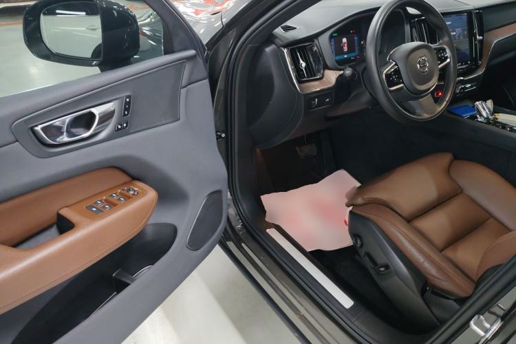 Used Volvo XC60 2022 B5 4x4 Smart Luxury Edition Driver Seat