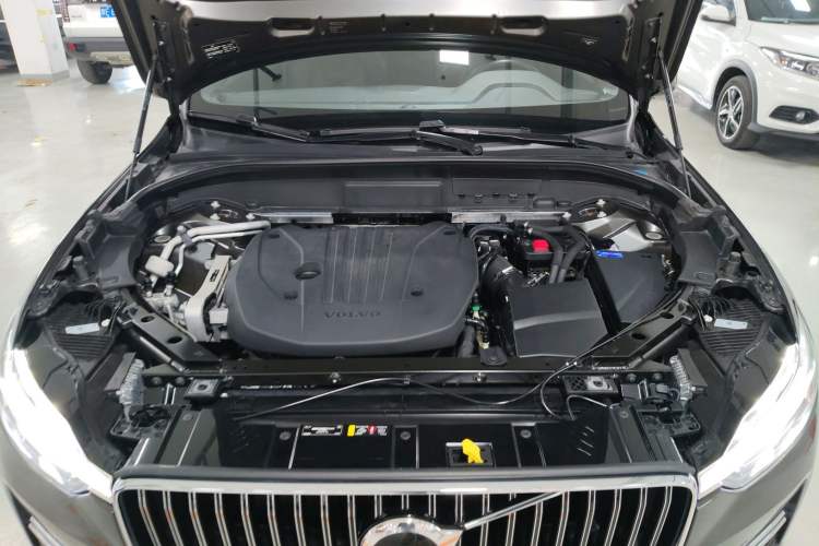 Used Volvo XC60 2022 B5 4x4 Smart Luxury Edition Engine Bay