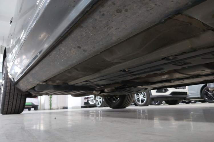Used Volvo XC60 2022 B5 4x4 Smart Luxury Edition Right Side Sill