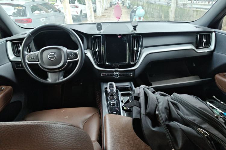 Used Volvo XC60 2022 B5 4x4 Zhiyi Luxury Edition Center Console