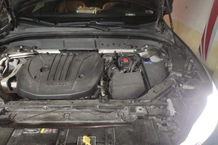 Used Volvo XC60 2022 B5 4x4 Smart Luxury Edition Engine Bay Left