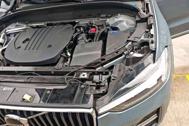 Used Volvo XC60 2022 B5 4x4 Smart Luxury Edition Engine Bay Left