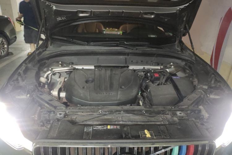 Used Volvo XC60 2022 B5 4x4 Smart Luxury Edition Engine Bay