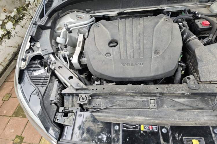 Used Volvo XC60 2022 B5 4x4 Zhiyi Luxury Edition Engine Bay Right