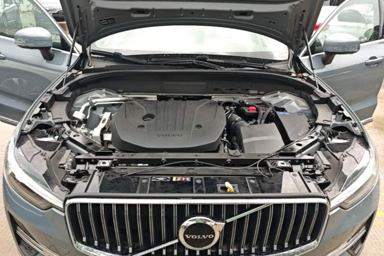 Used Volvo XC60 2022 B5 4x4 Smart Luxury Edition Engine Bay