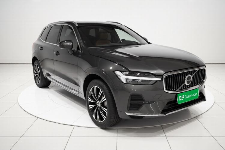 Used Volvo XC60 2022 B5 4x4 Smart Luxury Edition Front Right 45 Deg