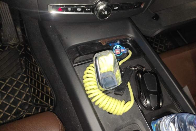 Used Volvo XC60 2022 B5 4x4 Smart Luxury Edition Gear Lever