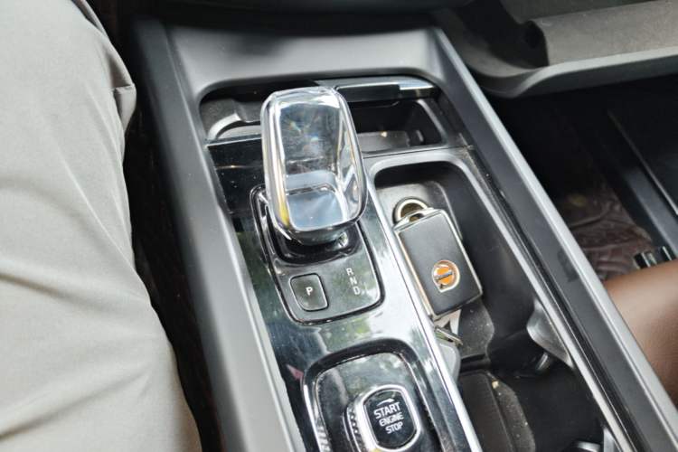 Used Volvo XC60 2022 B5 4x4 Zhiyi Luxury Edition Gear Lever