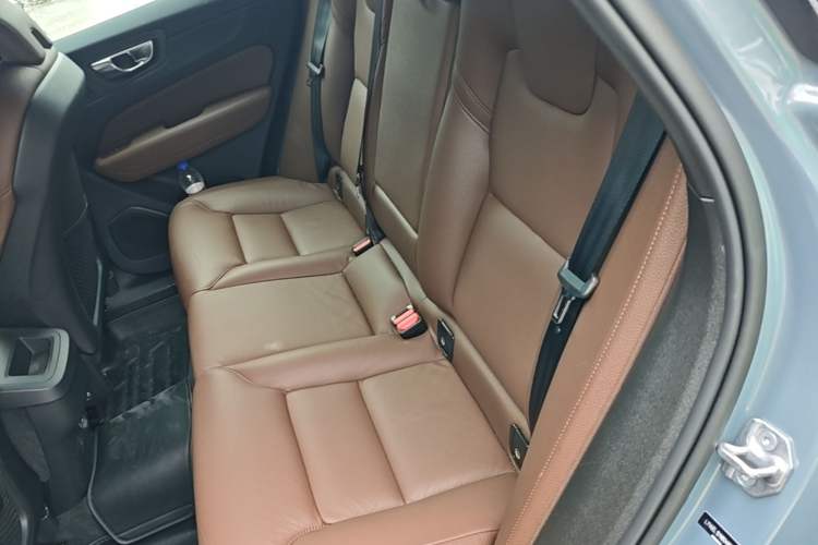 Used Volvo XC60 2022 B5 4x4 Smart Luxury Edition Left Rear Seat