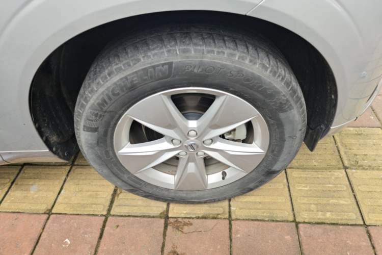 Used Volvo XC60 2022 B5 4x4 Zhiyi Luxury Edition Right Front Wheel Hub