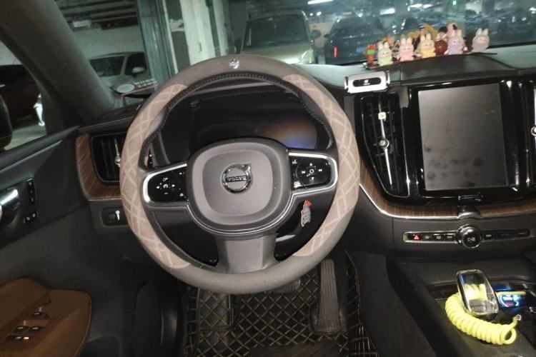 Used Volvo XC60 2022 B5 4x4 Smart Luxury Edition Steering Wheel