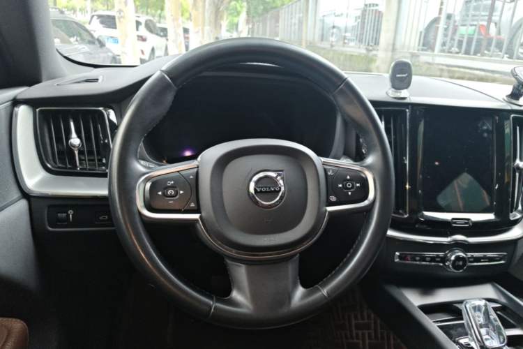 Used Volvo XC60 2022 B5 4x4 Zhiyi Luxury Edition Steering Wheel