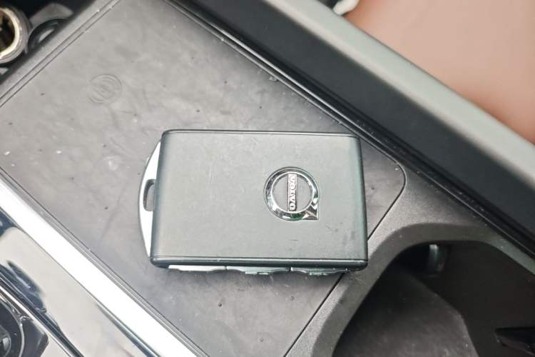 Used Volvo XC60 2022 B5 4x4 Smart Luxury Edition Vehicle Key