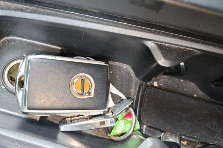 Used Volvo XC60 2022 B5 4x4 Zhiyi Luxury Edition Vehicle Key